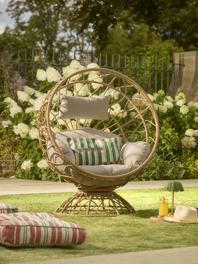 Rechargeable Scalloped Rattan Lamp